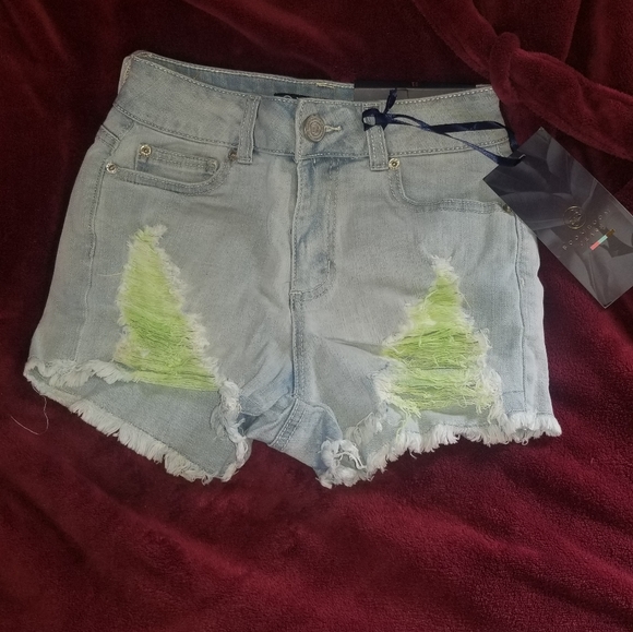 🌡High Rise Distressed Shorts - Picture 5 of 5
